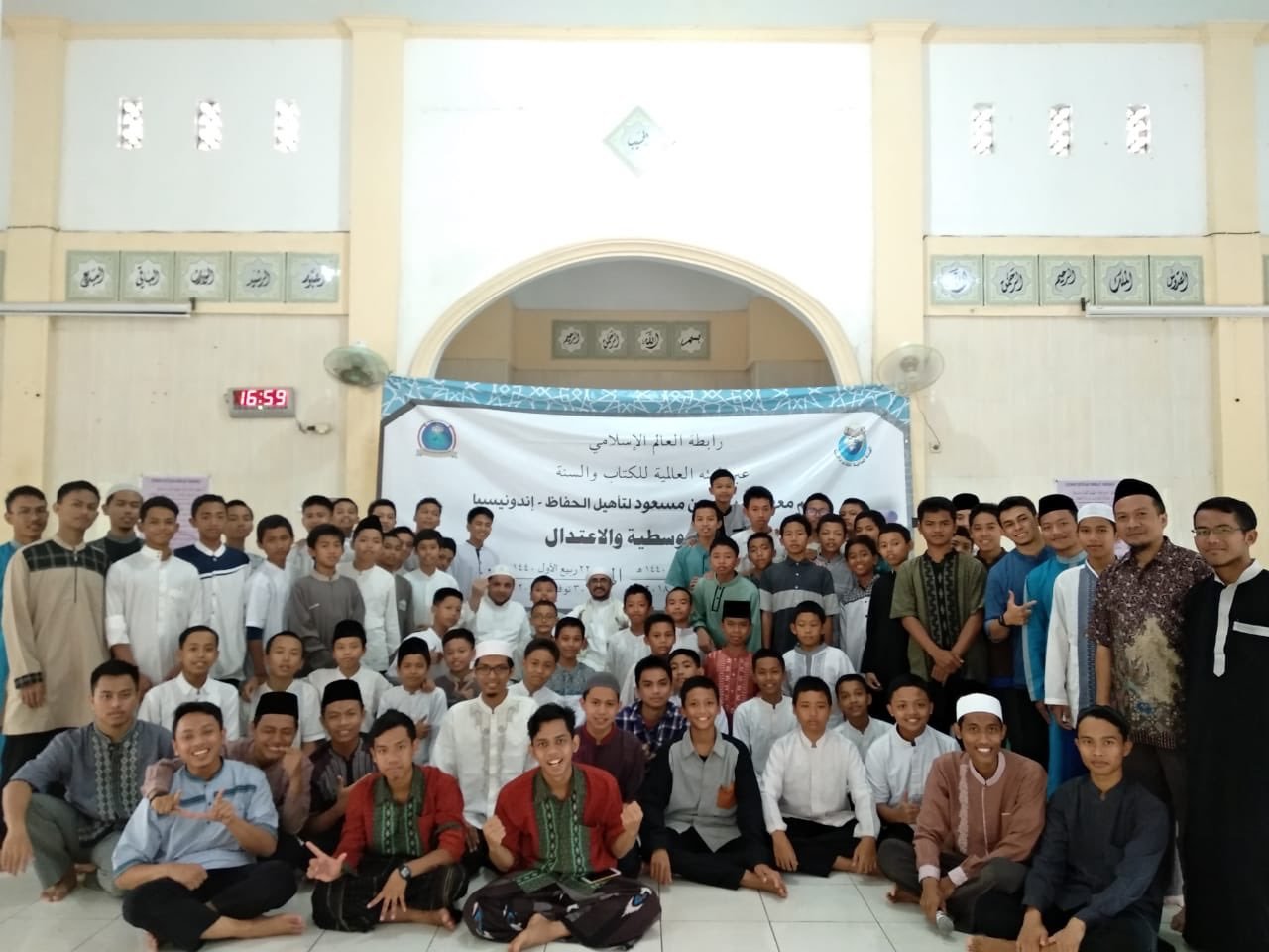 La Ligue Islamique Mondiale a organisé par l’OMCS à l’institut Ibn Massoud de formation en Indonésie, la semaine de la Modération pour les employés
