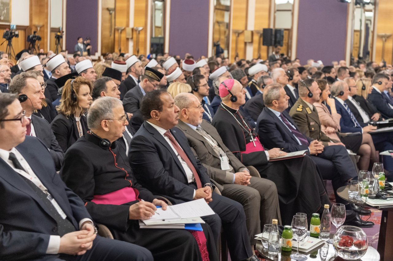 جلسات مؤتمر "الأخوة الإنسانية لتعزيز الأمن والسلام" الذي تنظمه الرابطة جمع طيفاً من كبار القادة والمفكرين