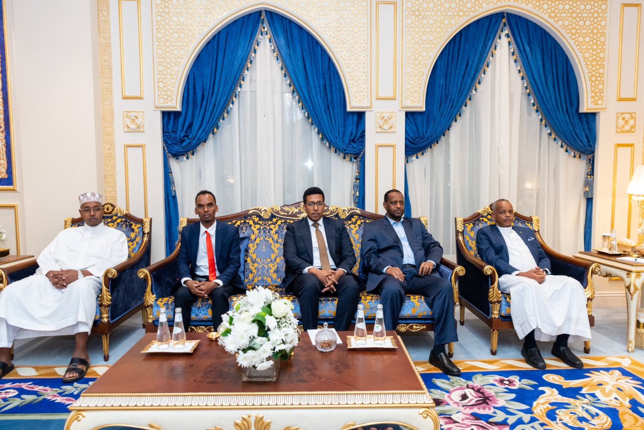 Dr. Al-Issa Meets Somalia’s Minister of Endowment and Religious Affairs