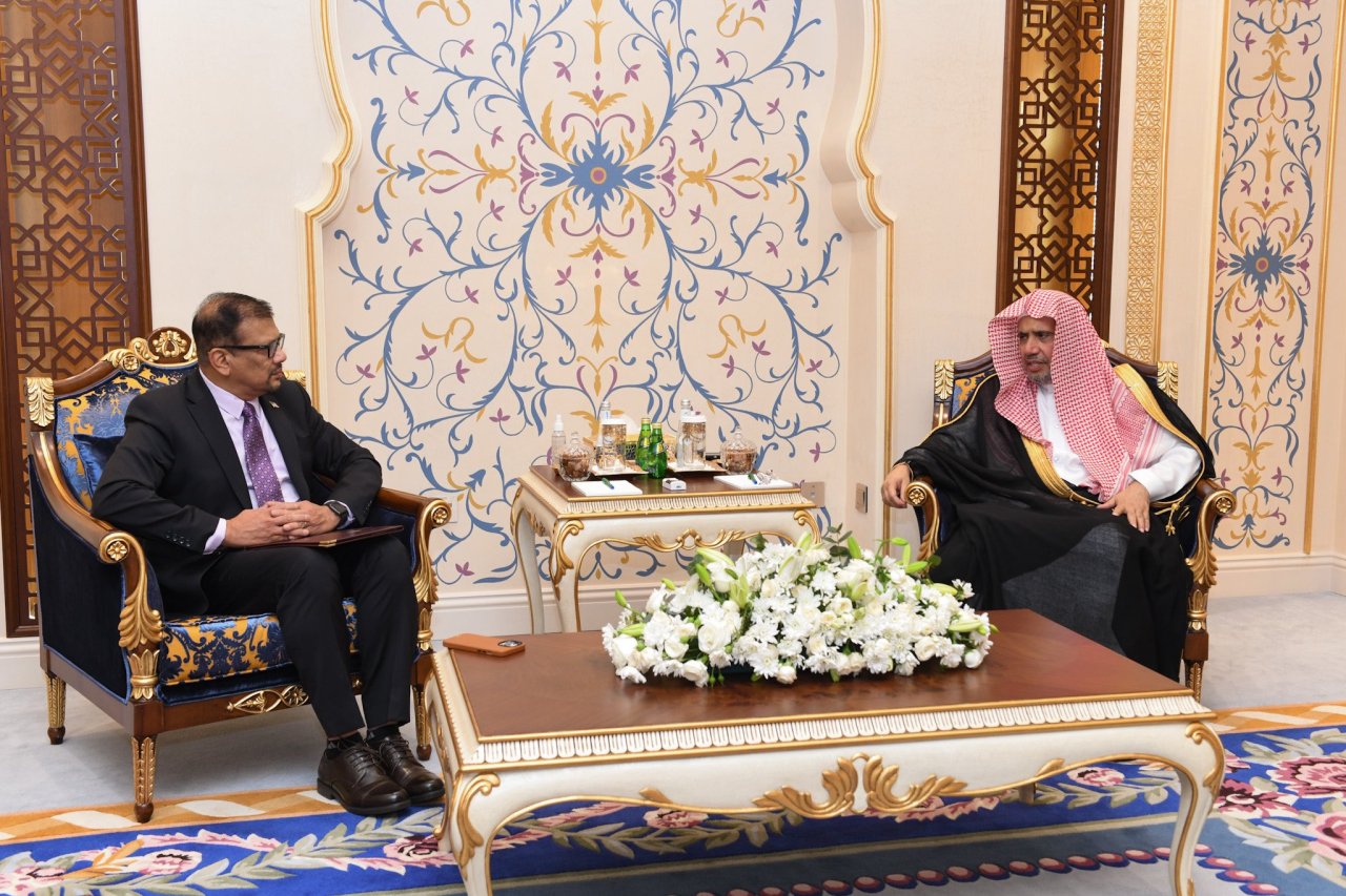 His Excellency Sheikh Dr. Mohammed Alissa, the Secretary-General of the MWL and Chairman of the Organization of Muslim Scholars, received His Excellency Mr. Reza Uddin, the Director General of the Arakan Rohingya Union