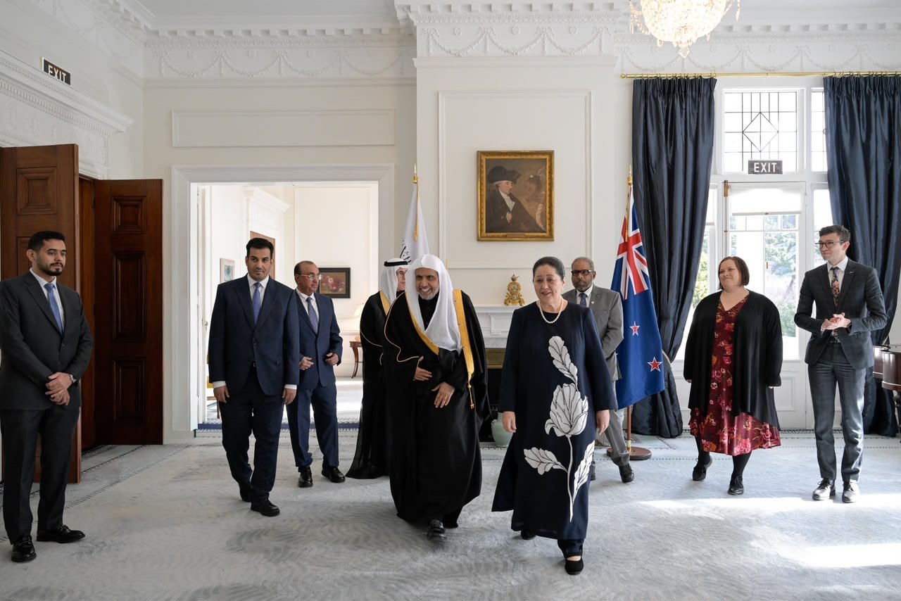 الحاكمةُ العامّةُ ورئيسُ الوزراءِ النيوزيلنديّان يستقبلان الأمين العام لرابطة العالم الإسلامي