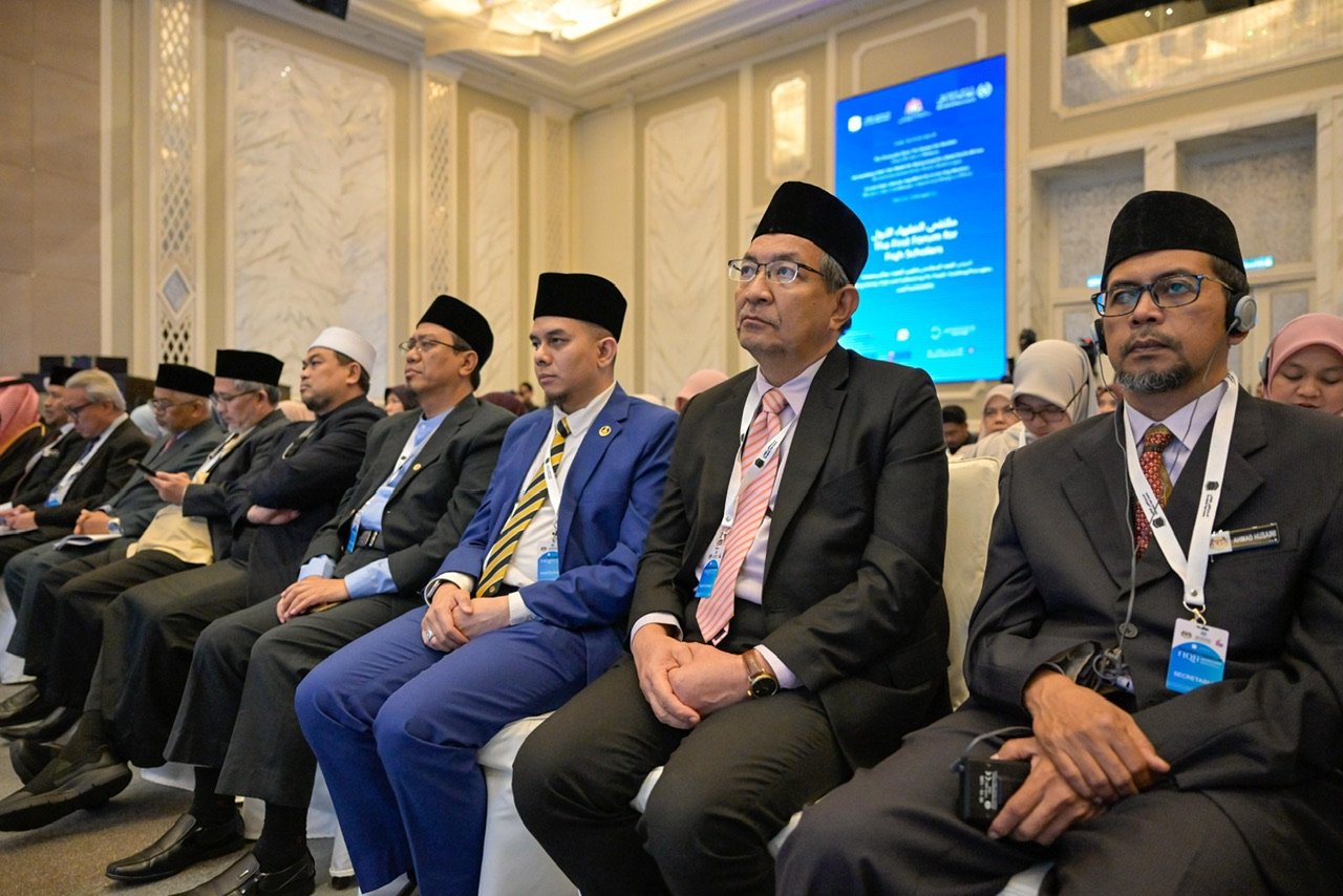 As part of the First Forum for Fiqh Scholars: “Teaching Islamic Fiqh and Cultivating the Faqih: Guiding Principles and Frameworks,” prominent fiqh scholars of the Ummah convene in Malaysia under the umbrella of the Islamic Fiqh Council, affiliated with the Muslim World League.