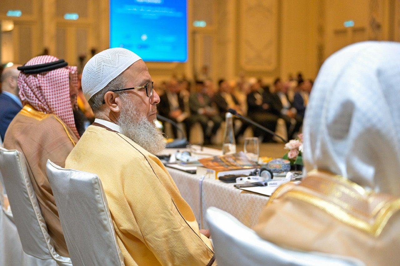 As part of the First Forum for Fiqh Scholars: “Teaching Islamic Fiqh and Cultivating the Faqih: Guiding Principles and Frameworks,” prominent fiqh scholars of the Ummah convene in Malaysia under the umbrella of the Islamic Fiqh Council, affiliated with the Muslim World League.