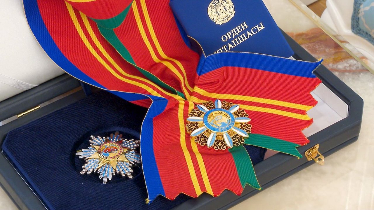 رئیس‌جمهور قزاقستان بالاترین نشان جمهوری را به دبیرکل سازمان همبستگی جهان اسلام اعطا کرد