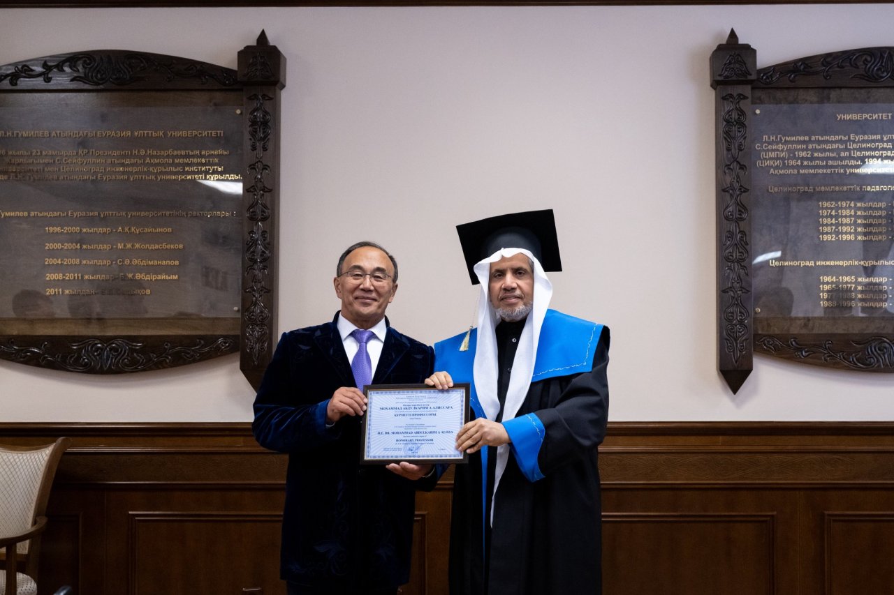 was subsequently awarded an honorary doctorate and an honorary professorship, in the presence of the rector of the university