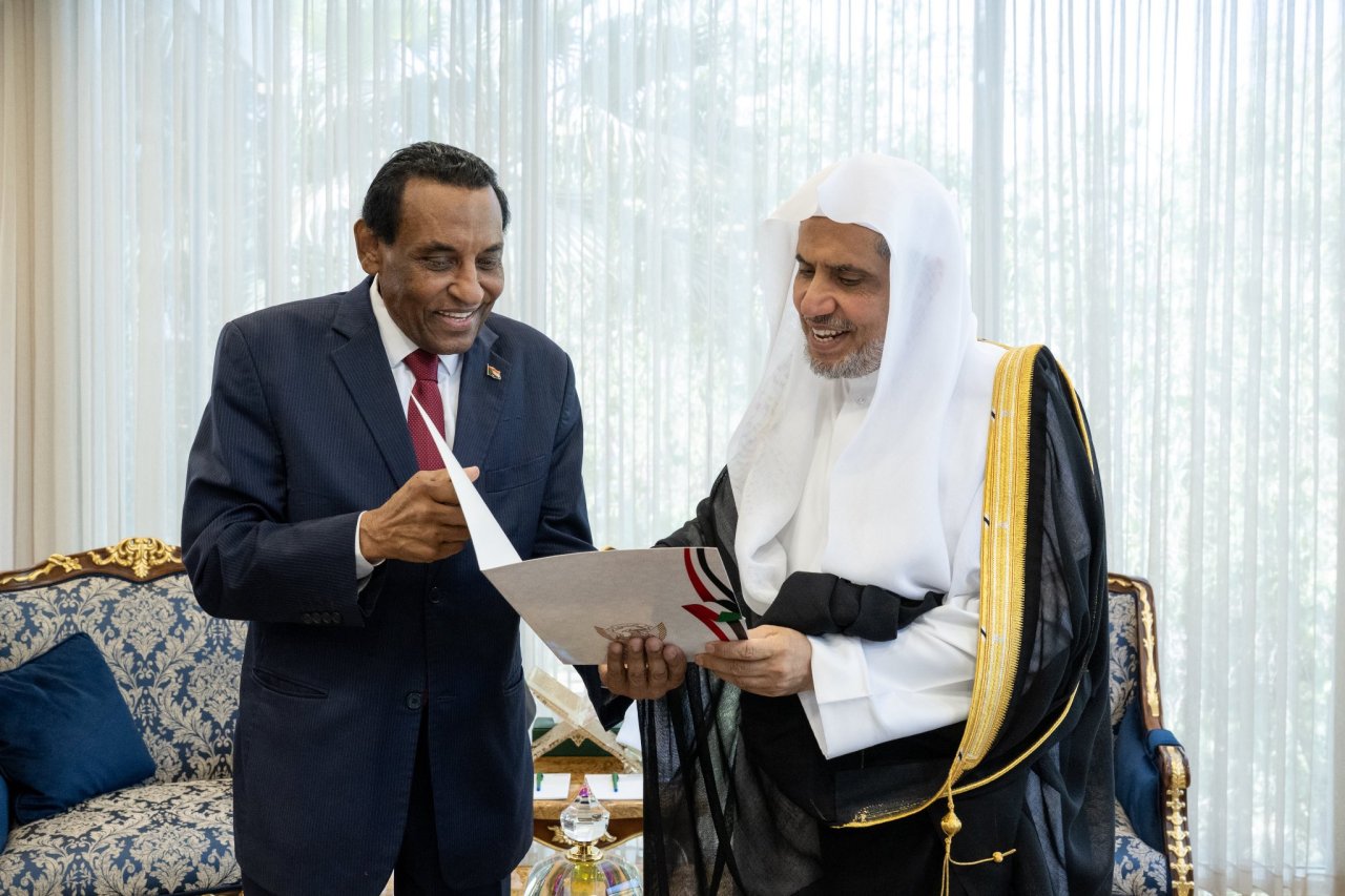 Yang Mulia Sekretaris Jenderal LMD, Ketua Organisasi Ulama Muslim, Syekh Dr. Mohammed Alissa , menerima kunjungan Yang Mulia Perdana Menteri Republik Sudan
