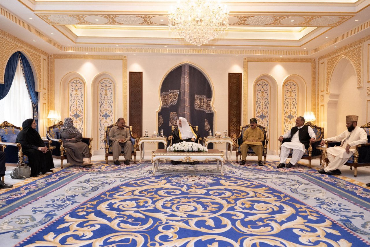 Le Secrétaire général de la Ligue islamique mondiale, Président de l’Organisation des savants musulmans, cheikh Mohammed Al-Issa a reçu une délégation parlementaire représentant les différents partis de l’Assemblée nationale du Pakistan,