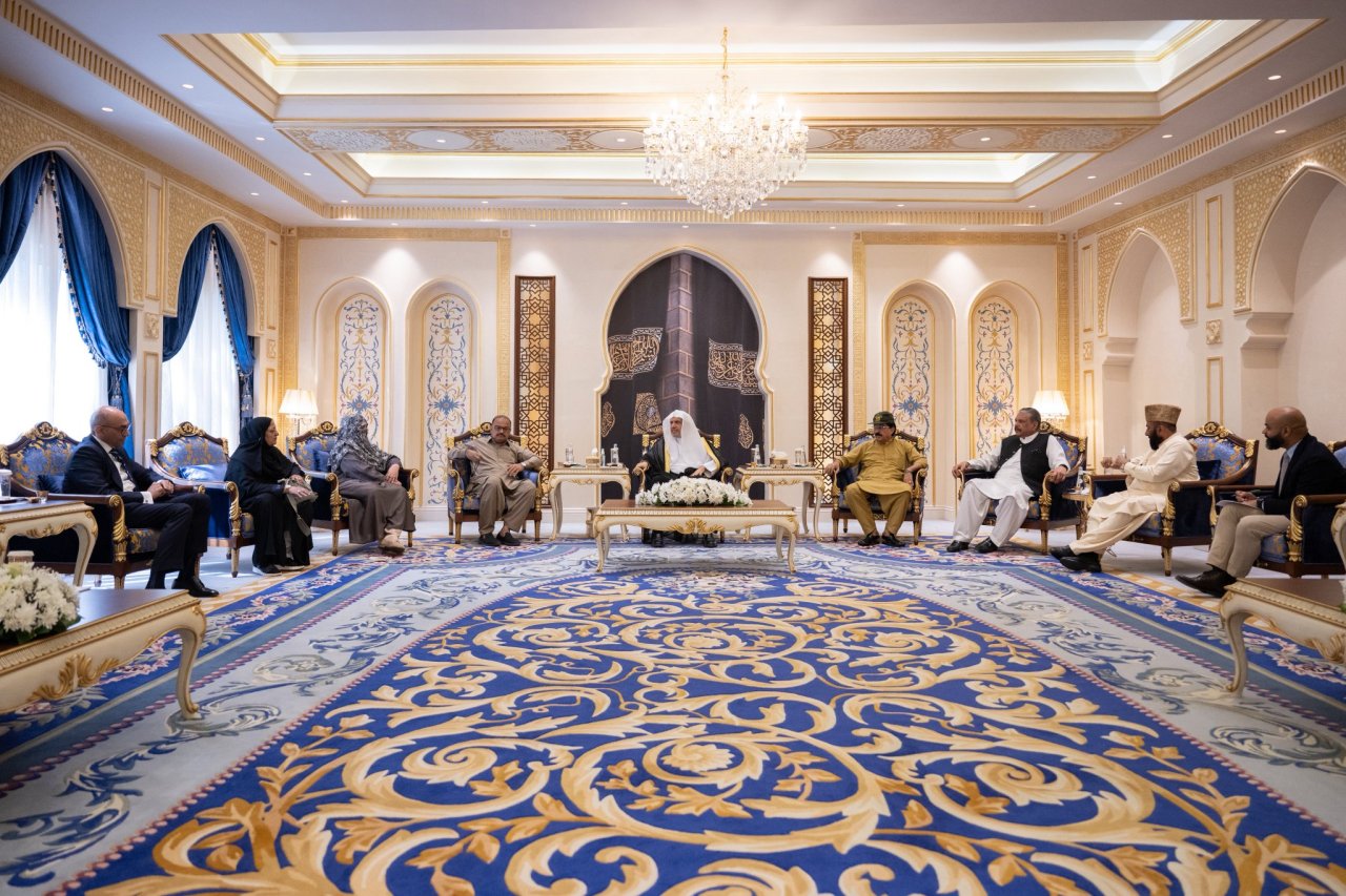 Le Secrétaire général de la Ligue islamique mondiale, Président de l’Organisation des savants musulmans, cheikh Mohammed Al-Issa a reçu une délégation parlementaire représentant les différents partis de l’Assemblée nationale du Pakistan,