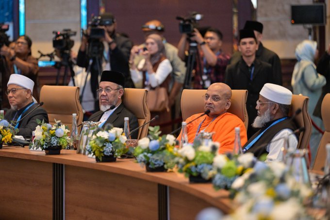 قضيه فلسطین.. قضیه‌ای مرکزی در وجدان عربی و اسلامی، و همچنین در دل تمام ملت‌های دوستدار عدالت و صلح به شمار می‌رود. کنفرانس بین‌المللی سطح‌بالا برای حل مسالمت‌آمیز قضیه فلسطین