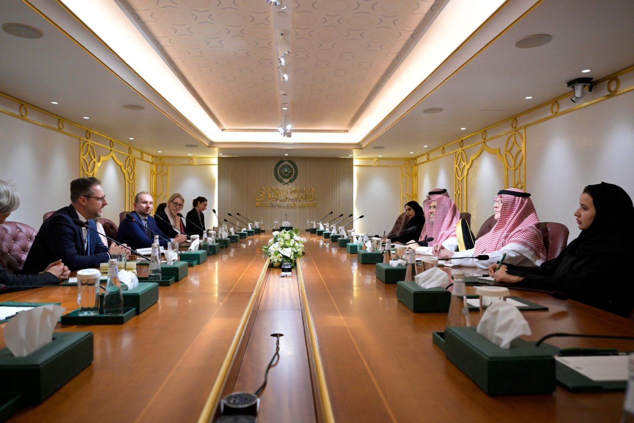 Yang Mulia Sekretaris Jenderal LMD, Ketua Organisasi Ulama Muslim, Syekh Dr. Mohammed Alissa , menerima kunjungan delegasi para tokoh intelektual Jerman dari berbagai pusat penelitian dan pemikiran