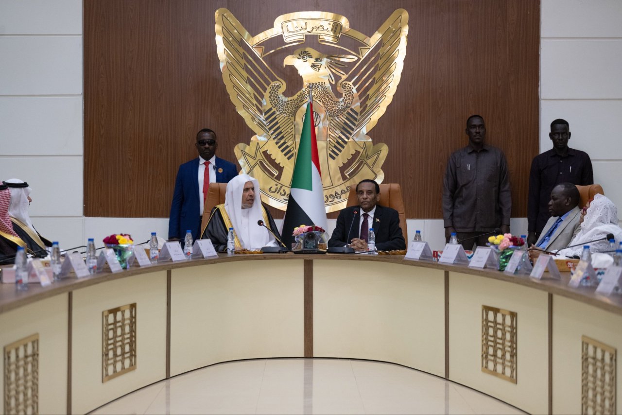 جناب دبیرکل در سودان همكارى و پشتیبانی در راستاى بازسازی پایه‌های ثبات و صلح، و دیدارهای سطح‌بالایی که توسط جناب اقاى دکتر شيخ محمد العیسی ، با رهبران دولت و انجمن‌های علمای دینی صورت گرفت: