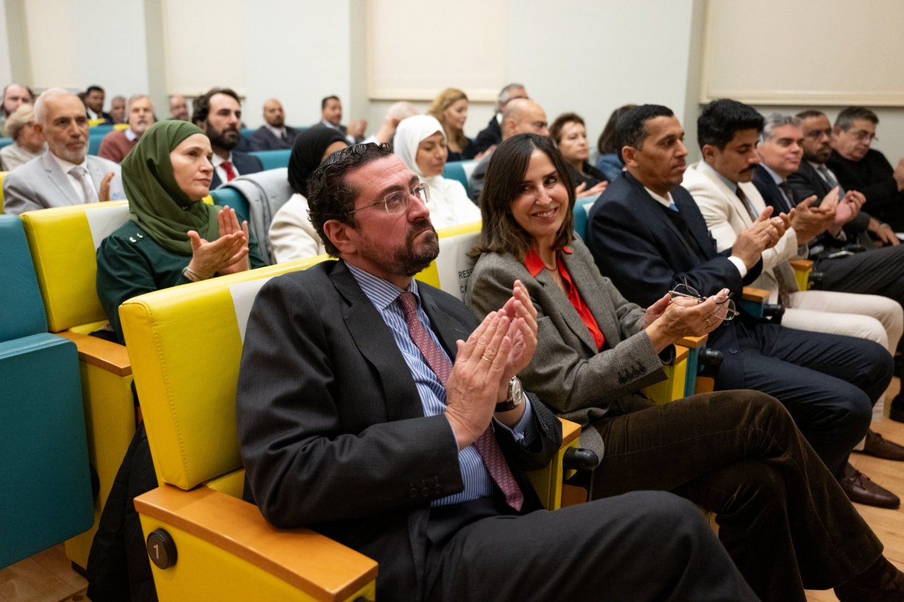 Casa Árabe—salah satu pusat penelitian terbesar di Eropa yang berafiliasi dengan Kementerian Luar Negeri Spanyol—menjadi tuan rumah bagi Yang Mulia Sekretaris Jenderal LMD, Ketua Organisasi Ulama Muslim, Syekh Dr. Mohammed Alissa