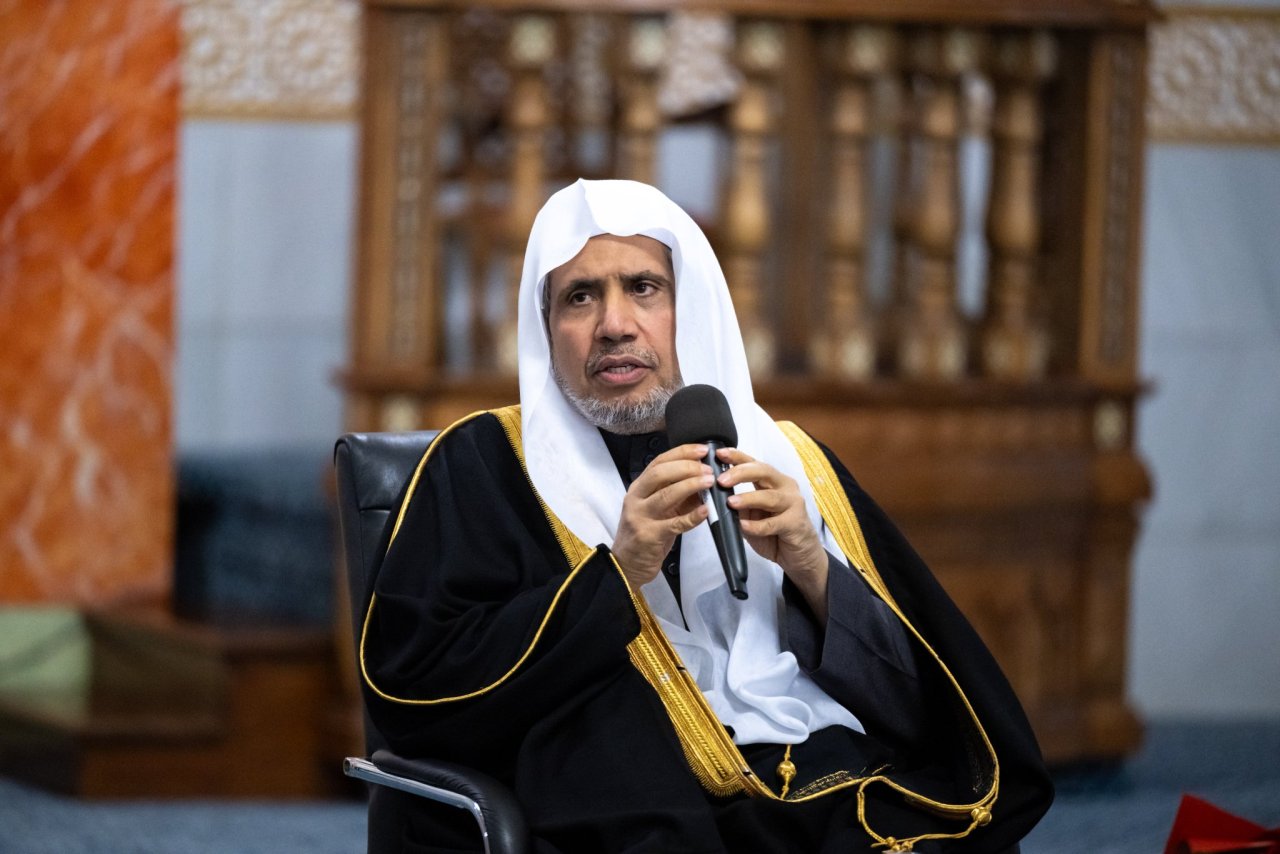 Yang Mulia Sekretaris Jenderal LMD, Ketua Organisasi Ulama Muslim, Syekh Dr. Mohammed Alissa , bertemu dengan para pengurus kegiatan Islam dari berbagai wilayah Spanyol dengan beragam latar belakang, di Masjid Pusat Liga Muslim Dunia, Madrid