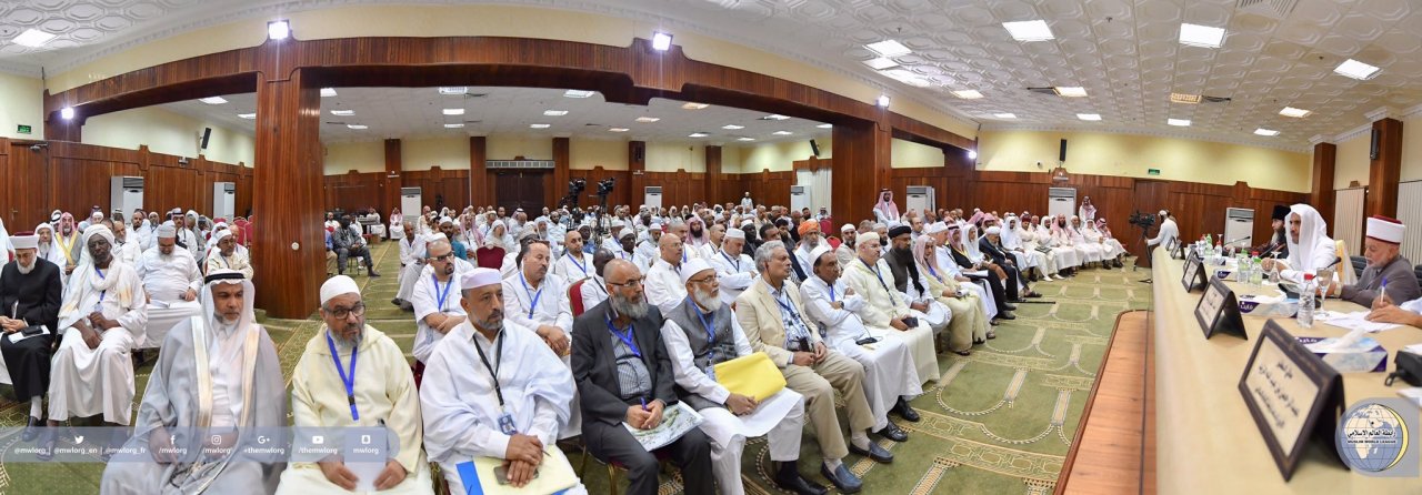 ‏كوكبةٌ من الحضور العلمائي الكبير لملتقى مؤتمر الرابطة في حج هذا العام بمشعر منىٰ الطاهر، مستعرضاً قيم الوسطية والتسامح في الإسلام