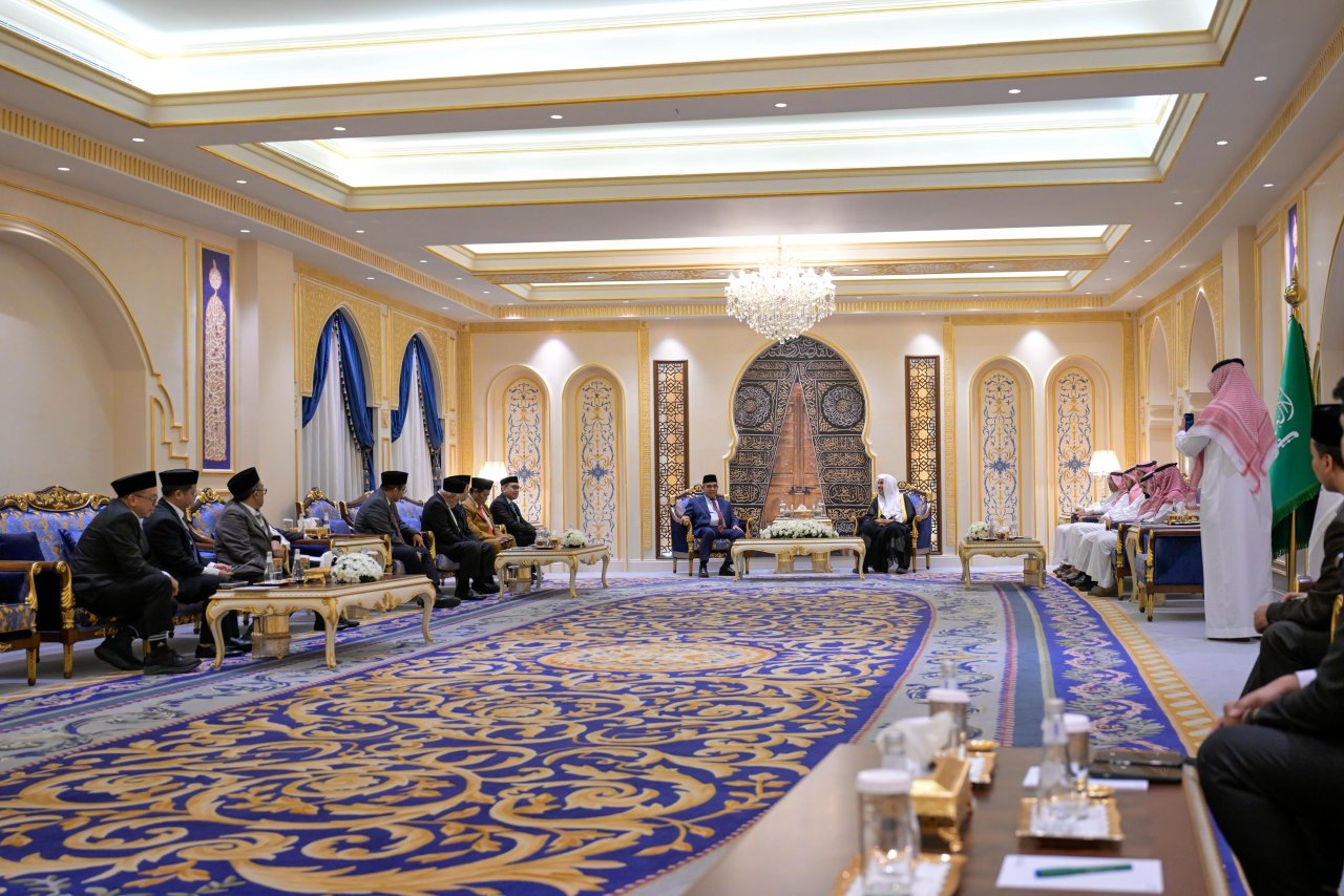 Le Secrétaire général de la Ligue islamique mondiale reçoit le Président du Conseil consultatif populaire  indonésien.