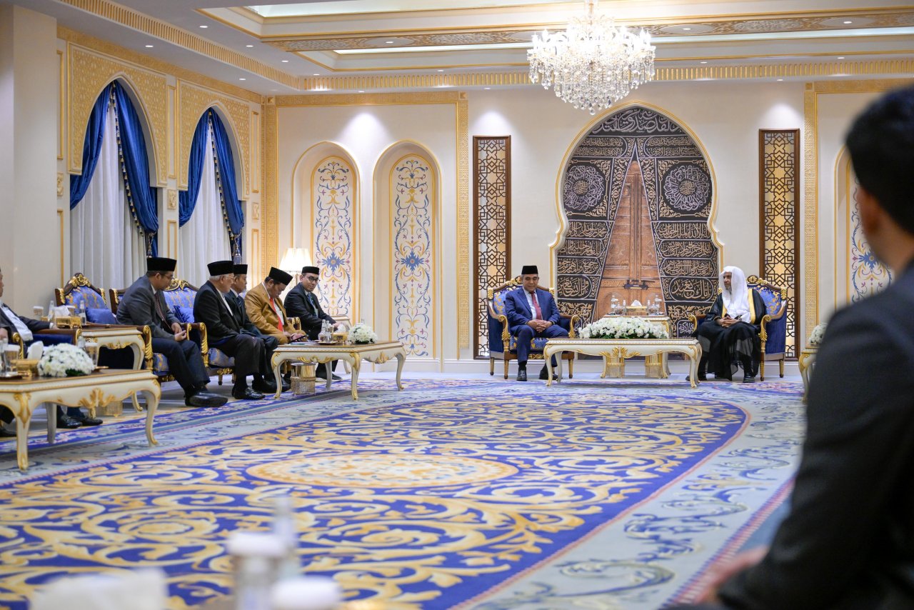 Le Secrétaire général de la Ligue islamique mondiale reçoit le Président du Conseil consultatif populaire  indonésien.