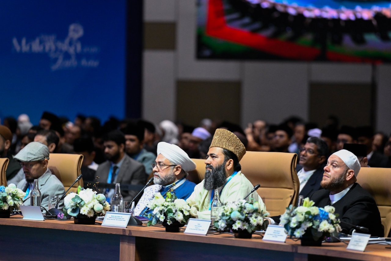 Photos du troisième Sommet international des responsables religieux, avec la participation du Secrétaire général,Président de l’Organisation des savants musulmans, cheikh Mohammed Al-Issa en qualité d’intervenant principal lors de la cérémonie d’ouverture