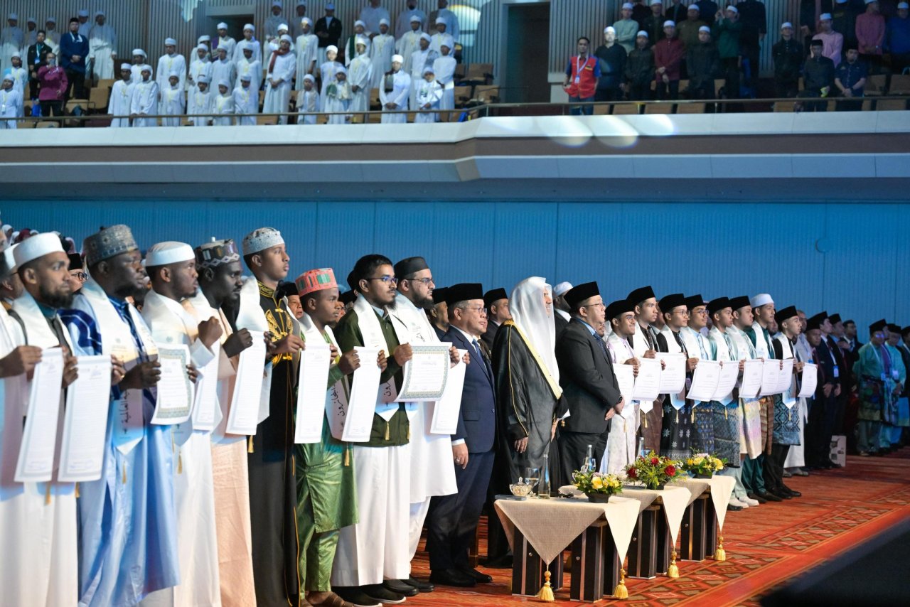 تعتزُّ ⁧‫رابطة العالم الإسلامي‬⁩ بخدمةِ القرآن الكريم وأهلِه، عبر تمكينِ حُفّاظه، ورعاية المتميّزين منهم، وتنظيم المُسابقات والمُبادرات القرآنية، التي تُعزّز التنافسَ في حِفظ كتاب الله وتجويده وتدبُّره والعمل به