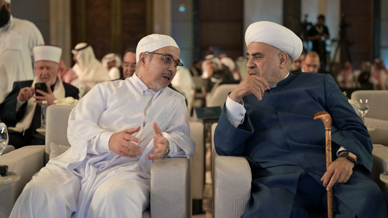 Sebuah inisiatif yang unik dengan keragaman, inklusivitas, serta di bawah naungan legitimasi syariah internasional yang menyeluruh — merupakan yang pertama di dunia dalam konteks Islam digital: Aplikasi “Minhaj”