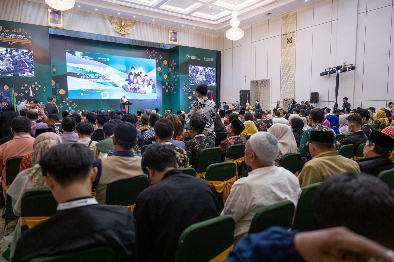 ألقى معالي الأمين العام، رئيس هيئة علماء المسلمين، فضيلة الشيخ د.⁧‫محمد العيسى‬⁩ ⁦‬⁩، محاضرةً في موضوع "الحوار بين أتباع الأديان"