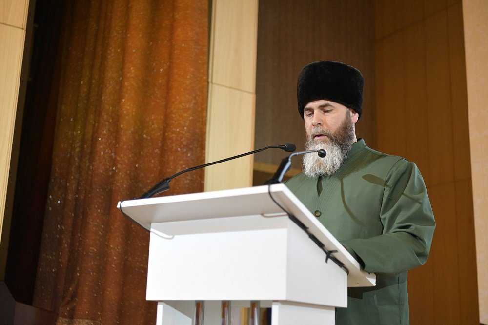 Cheikh Salah Mezhiev Mufti de la Tchétchènie durant le congrès de la Ligue à Moscou