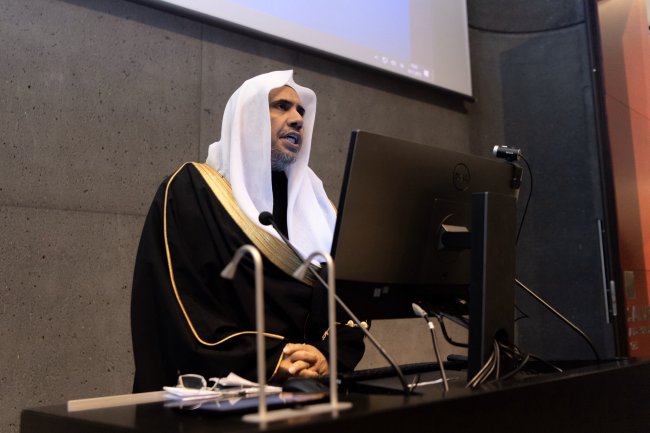 عزت مآب شیخ ڈاکٹر محمد العیسی کو یونیورسٹی آف آئس لینڈ کے صدر کی طرف سے دعوت