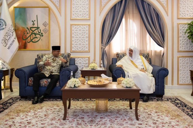سیکرٹری جنرل اور چیئرمین مسلم علماء کونسل شیخ ڈاکٹر محمد العیسی  نے جکارتہ کے گورنر اور انڈونیشیا کے صدارتی امیدوار ڈاکٹر انیس باسویدان سے ملاقات کی