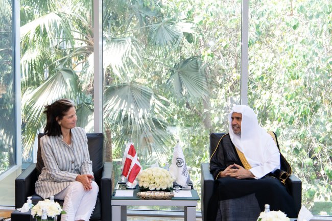 سیکرٹری جنرل رابطہ اپنے ریاض دفتر میں مملکت سعودی عرب میں متعین ڈنمارک کی سفیر محترمہ لیزلیٹ پلیسنر کا استقبال کیا