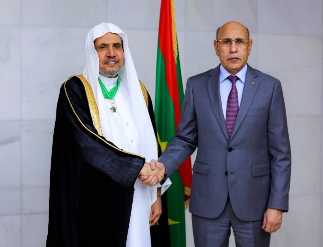 In a great ceremony attended by ministers: the Mauritanian president awards Sheikh Dr. Al-Issa the National Order of Merit for his international efforts in clarifying the true image of Islam