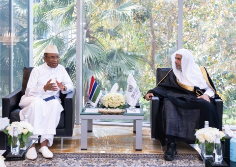 سیکرٹری جنرل اور چیئرمین مسلم علماء کونسل شیخ ڈاکٹر محمد العیسی نے اپنے ریاض دفتر میں سعودی عرب میں جمہوریہ گیمبیا کے سفیر جناب عمر جبریل سے ملاقات کی