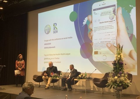 L’auteur Gísli Jökull Gíslason (Islande) et l’imam danois Abdul Wahid Pedersen discutent de l’importance de la promotion du sentiment d’appartenance à une plus grande communauté au sein de l’identité nationale lors du colloque NIIS2019. LigueDanemark