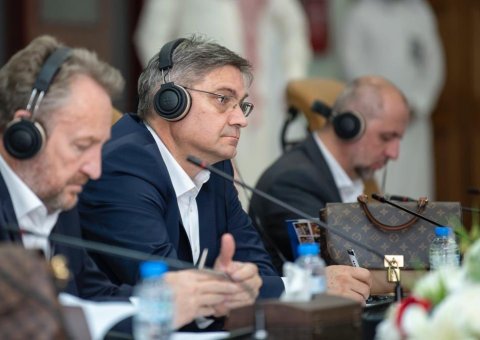 La Ligue Islamique Mondiale reçoit le président du conseil des ministres de Bosnie Herzégovine Denis Zvizdić, le président du parti démocrate Bakir Izetbegović et leur délégation qui ont loué les efforts de la LIM dans le monde.