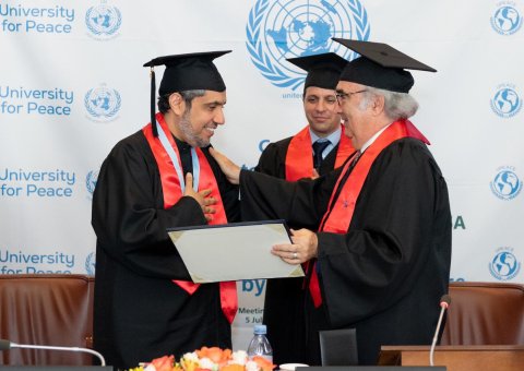 Au siège des NU à Genève en présence du vice secrétaire général les NU par le biais de son université pour la paix remet un doctorat honoris causa à Mohammad Alissa