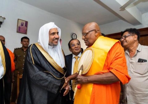 L’an dernier, lors de sa visite au SriLanka, Mohammad Alissa a rencontré des leaders bouddhistes pour mieux comprendre leur philosophie, leurs valeurs et ainsi renforcer le dialogue interculturel des actions de la  LIM.