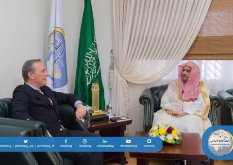 معالي الأمين العام يلتقي ظهر اليوم سفير جمهورية إيطاليا لدى المملكة العربية السعودية السيد لوكا فيراري