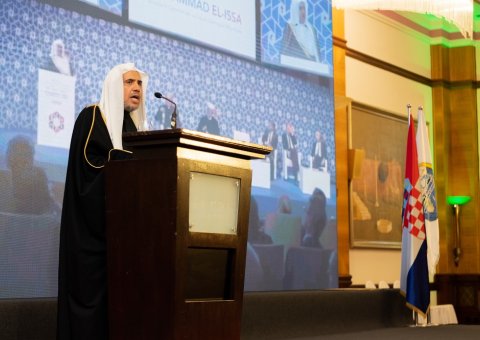 عزت مآب شیخ ڈاکٹر محمد العیسی "امن وسلامتی کے لئے انسانی اخوت" کانفرنس میں اپنے افتتاحی بیان میں اظہارخیال کرتے ہوئے