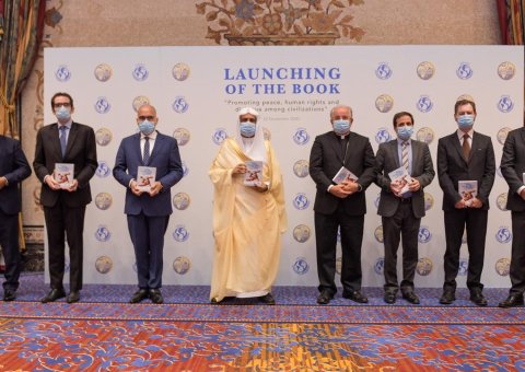 La LIM et l’UPEACE se sont associées à Djeddah pour lancer un livre: "Promouvoir la paix, les droits de l'homme et le dialogue entre les civilisations" auquel ont participé 32 personnalités religieuses, politiques, intellectuelles et médiatiques de premier plan du monde entier 