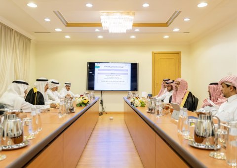 ڈاکٹر محمد العیسی نے آج سعودی چیمبرز آف کامرس اینڈ انڈسٹری کونسل میں بین الاقوامی تجارتی کمیٹی کے چیئرمین ڈاکٹر عبد الرحمن السعید اور ان کے ہمراہ وفد کا استقبال کیا