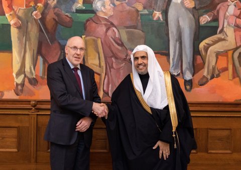 آئس لينڈ كى پارليمنٹ نے صدر كى موجودگی میں عزت مآب شیخ ڈاكٹر ⁧‫محمد العيسى‬⁩ كى ايک اہم مكالمہ سيشن ميں ميزبانى كى