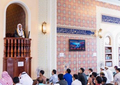 At the invitation of Islamic leaders in Cambodia, Sheikh Dr.  Mhmd Alissa  gave a speech at the Great Mosque in Phnom Penh addressing major issues surrounding Islam and its role in the world.