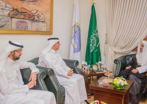 HE Sheikh Dr. Mohammad Alissa, MWL SG receives both HE Dr. Saad Ibn Osman Algasabi, Governor of the Saudi Commission for Specifications & Measurements and Quality and HE Dr. Husham Ibn Saad Aljadai, Executive president of the General Authority for Food an