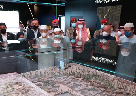 رئيس الوزراء الماليزي يزور المتحف الدولي للسيرة النبوية بالمدينة المنورة
