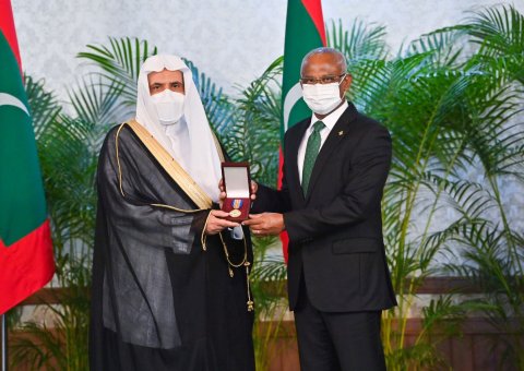 Président de la République des Maldives remet à Mohamed AIissa