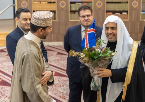 آئسلینڈ کے دار الحکومت ریکیاویک کی جامع مسجد کے ذمہ داران نے عزت مآب شیخ ڈاکٹر محمد العیسی کا استقبال کیا