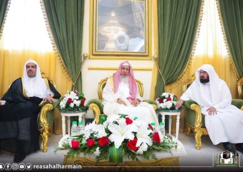D. Soudeisse recevant chez lui à La Mecque le Mufti, le Secrétaire général et les autres membres du Conseil suprême de la L.I.M.