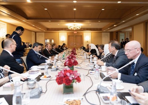 Le Conseil national pour les relations arabo/américaine à Washington  reçoit le D.Mohammad Alissa pour un dialogue général en présence de politiciens intellectuels des journalistes responsables religieux et pour lui remettre le titre honorifique du CNRAA.