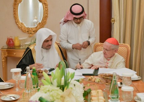 e dialogue avec le Président du conseil pontifical du Vatican a permis la signature d’un accord ayant pour but de répandre les valeurs de paix, 