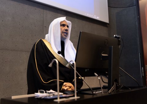 ‏جامعة آيسلندا تستضيف معالي الشيخ د. ⁧‫محمد العيسى‬⁩ بدعوة من رئيسها