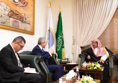 ‏التقى معالي الشيخ د.⁧‫محمد العيسى‬⁩ بسعادة سفير جمهورية ⁧‫أذربيجان‬⁩ لدى المملكة العربية ⁧‫السعودية‬⁩ السيد شاهين شاكر