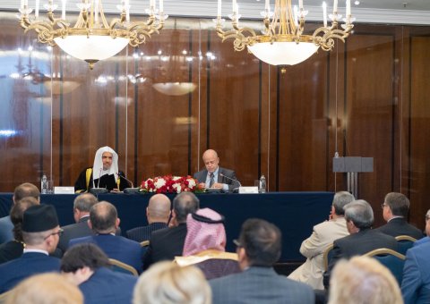Un doctorat honorifique a été remis au D. Mohammad Alissa en présence du représentant du Président russe, du Parlement russe (Douma), de cheikhs, de membres du corps diplomatique, en plus de grands académiciens spécialisés et des représentants religieux.